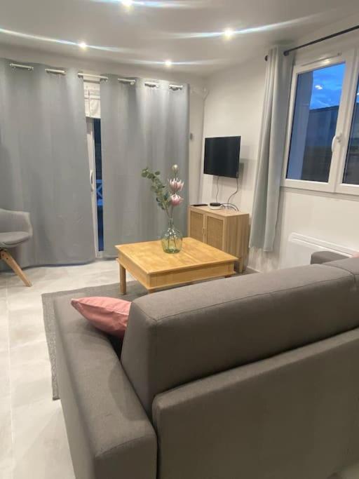 Maison Jardin Et Parking Gratuit - 10 Min De L'Aeroport - Metro 14 - Arrivee Autonome Orly Dış mekan fotoğraf