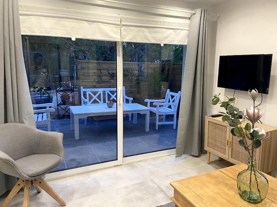 Maison Jardin Et Parking Gratuit - 10 Min De L'Aeroport - Metro 14 - Arrivee Autonome Orly Dış mekan fotoğraf