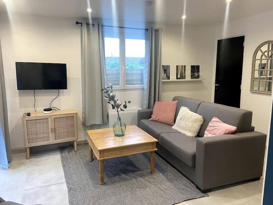 Maison Jardin Et Parking Gratuit - 10 Min De L'Aeroport - Metro 14 - Arrivee Autonome Orly Dış mekan fotoğraf